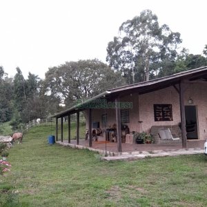 Chácara com 170m², 3 dormitórios, no bairro Ana Rech em Caxias do Sul para Comprar