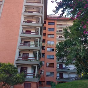 Apartamento com 200m², 3 dormitórios, 2 vagas, no bairro Universitário em Caxias do Sul para Comprar