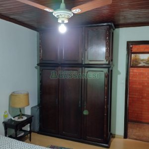 Casa com 196m², 4 dormitórios, 2 vagas, no bairro Panazzolo em Caxias do Sul para Comprar