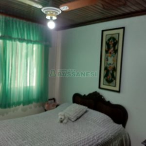 Casa com 196m², 4 dormitórios, 2 vagas, no bairro Panazzolo em Caxias do Sul para Comprar