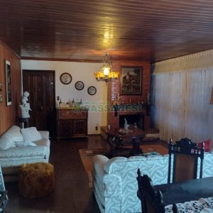 Casa com 196m², 4 dormitórios, 2 vagas, no bairro Panazzolo em Caxias do Sul para Comprar