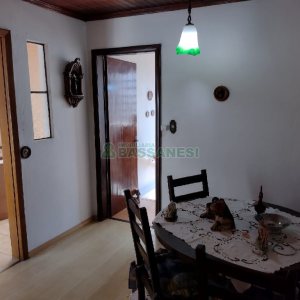 Casa com 196m², 4 dormitórios, 2 vagas, no bairro Panazzolo em Caxias do Sul para Comprar