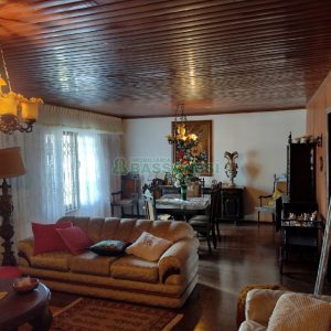 Casa com 196m², 4 dormitórios, 2 vagas, no bairro Panazzolo em Caxias do Sul para Comprar