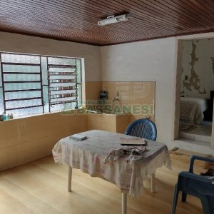 Casa com 196m², 4 dormitórios, 2 vagas, no bairro Panazzolo em Caxias do Sul para Comprar