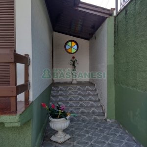 Casa com 196m², 4 dormitórios, 2 vagas, no bairro Panazzolo em Caxias do Sul para Comprar