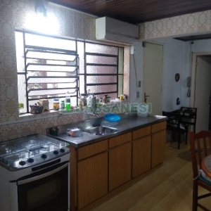 Casa com 196m², 4 dormitórios, 2 vagas, no bairro Panazzolo em Caxias do Sul para Comprar