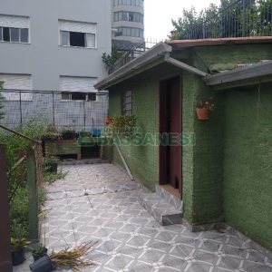 Casa com 196m², 4 dormitórios, 2 vagas, no bairro Panazzolo em Caxias do Sul para Comprar