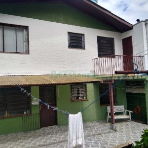 Casa com 196m², 4 dormitórios, 2 vagas, no bairro Panazzolo em Caxias do Sul para Comprar