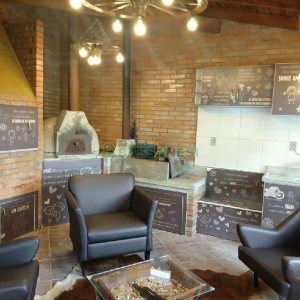 Casa com 495m², 3 dormitórios, 2 vagas, no bairro Santa Catarina em Caxias do Sul para Comprar