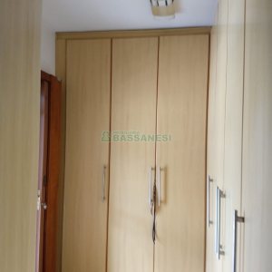 Casa com 495m², 3 dormitórios, 2 vagas, no bairro Santa Catarina em Caxias do Sul para Comprar