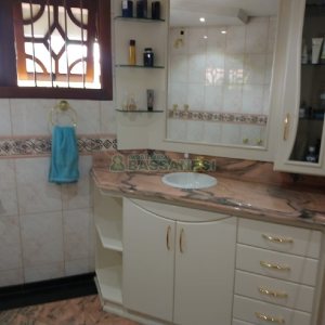 Casa com 495m², 3 dormitórios, 2 vagas, no bairro Santa Catarina em Caxias do Sul para Comprar
