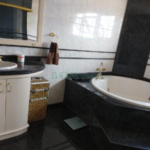 Casa com 495m², 3 dormitórios, 2 vagas, no bairro Santa Catarina em Caxias do Sul para Comprar