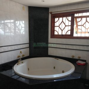 Casa com 495m², 3 dormitórios, 2 vagas, no bairro Santa Catarina em Caxias do Sul para Comprar