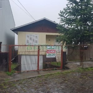 Casa, 3 dormitórios, 2 vagas, no bairro Rio Branco em Caxias do Sul para Comprar