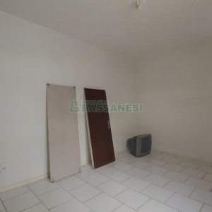 Kitinete com 30m², 1 dormitório, 1 vaga, no bairro Sagrada Família em Caxias do Sul para Alugar