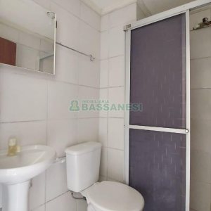 Kitinete com 30m², 1 dormitório, 1 vaga, no bairro Sagrada Família em Caxias do Sul para Alugar