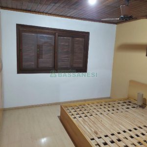 Casa com 154m², 3 dormitórios, 3 vagas, no bairro Charqueadas em Caxias do Sul para Comprar