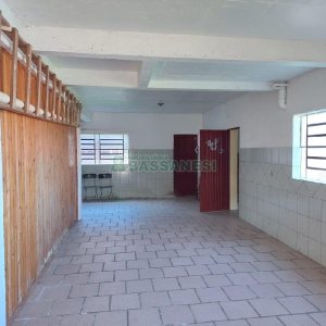 Casa com 154m², 3 dormitórios, 3 vagas, no bairro Charqueadas em Caxias do Sul para Comprar