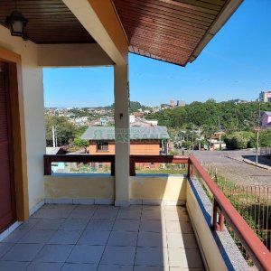 Casa com 154m², 3 dormitórios, 3 vagas, no bairro Charqueadas em Caxias do Sul para Comprar