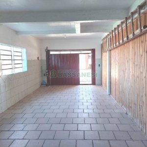 Casa com 154m², 3 dormitórios, 3 vagas, no bairro Charqueadas em Caxias do Sul para Comprar