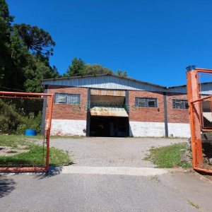 Pavilhão com 1200m², no bairro Santa Fé em Caxias do Sul para Comprar