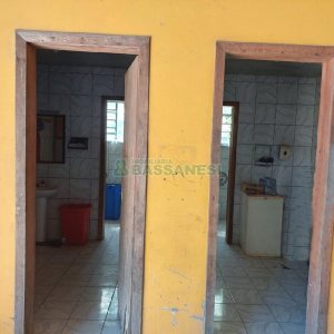 Pavilhão com 1200m², no bairro Santa Fé em Caxias do Sul para Comprar