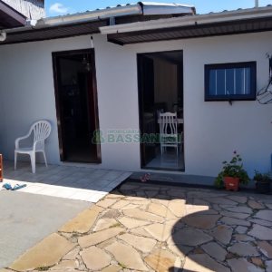 Casa, 3 dormitórios, 4 vagas, no bairro Vila Leon em Caxias do Sul para Comprar