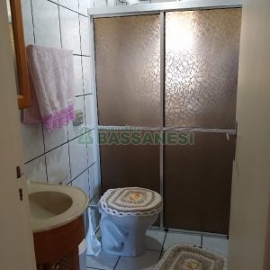 Casa com 100m², 3 dormitórios, 4 vagas, no bairro Vila Leon em Caxias do Sul para Comprar