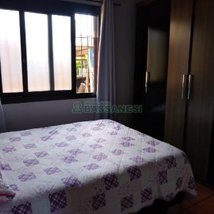 Casa com 100m², 3 dormitórios, 4 vagas, no bairro Vila Leon em Caxias do Sul para Comprar