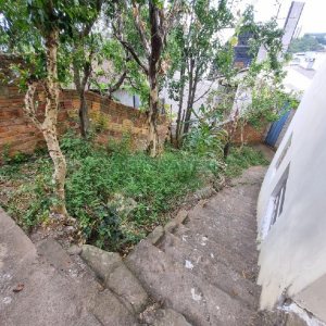 Casa com 40m², 2 dormitórios, 1 vaga, no bairro Universitário em Caxias do Sul para Alugar