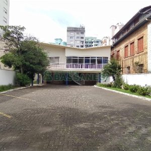 Casa Comercial com 470m², 4 dormitórios, 1 vaga, no bairro Centro em Caxias do Sul para Comprar