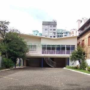 Casa Comercial com 470m², 4 dormitórios, 1 vaga, no bairro Centro em Caxias do Sul para Comprar