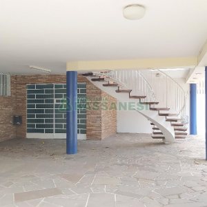 Casa Comercial com 470m², 4 dormitórios, 1 vaga, no bairro Centro em Caxias do Sul para Comprar