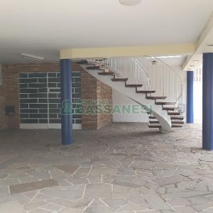 Casa Comercial com 470m², 4 dormitórios, 1 vaga, no bairro Centro em Caxias do Sul para Comprar