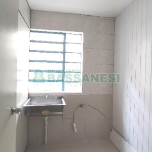 Casa Comercial com 470m², 4 dormitórios, 1 vaga, no bairro Centro em Caxias do Sul para Comprar