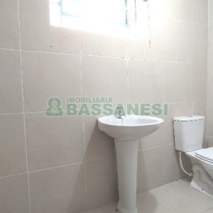 Casa Comercial com 470m², 4 dormitórios, 1 vaga, no bairro Centro em Caxias do Sul para Comprar