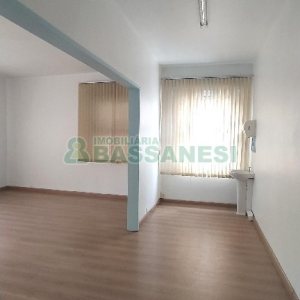 Casa Comercial com 470m², 4 dormitórios, 1 vaga, no bairro Centro em Caxias do Sul para Comprar