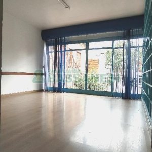 Casa Comercial com 470m², 4 dormitórios, 1 vaga, no bairro Centro em Caxias do Sul para Comprar