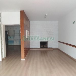 Casa Comercial com 470m², 4 dormitórios, 1 vaga, no bairro Centro em Caxias do Sul para Comprar