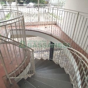Casa Comercial com 470m², 4 dormitórios, 1 vaga, no bairro Centro em Caxias do Sul para Comprar