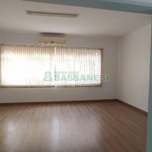 Casa Comercial com 470m², 4 dormitórios, 1 vaga, no bairro Centro em Caxias do Sul para Comprar