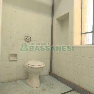 Casa Comercial com 470m², 4 dormitórios, 1 vaga, no bairro Centro em Caxias do Sul para Comprar