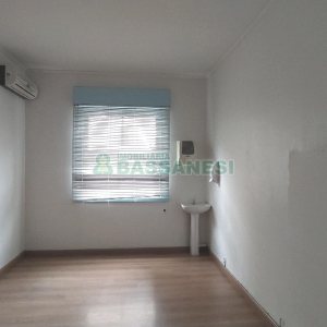 Casa Comercial com 470m², 4 dormitórios, 1 vaga, no bairro Centro em Caxias do Sul para Comprar