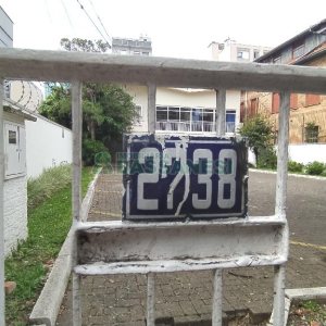 Casa Comercial com 470m², 4 dormitórios, 1 vaga, no bairro Centro em Caxias do Sul para Comprar