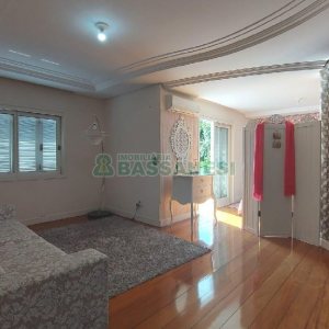 Casa Mobiliada com 500m², 5 dormitórios, 4 vagas, no bairro Sant Etiene em Caxias do Sul para Comprar