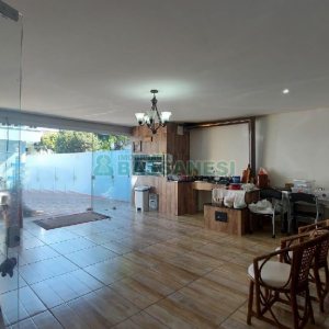 Casa Mobiliada com 500m², 5 dormitórios, 4 vagas, no bairro Sant Etiene em Caxias do Sul para Comprar