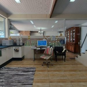 Casa Mobiliada com 500m², 5 dormitórios, 4 vagas, no bairro Sant Etiene em Caxias do Sul para Comprar