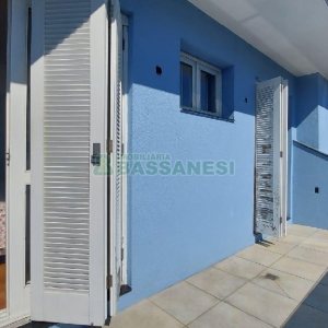 Casa Mobiliada com 500m², 5 dormitórios, 4 vagas, no bairro Sant Etiene em Caxias do Sul para Comprar