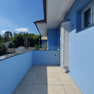 Casa Mobiliada com 500m², 5 dormitórios, 4 vagas, no bairro Sant Etiene em Caxias do Sul para Comprar