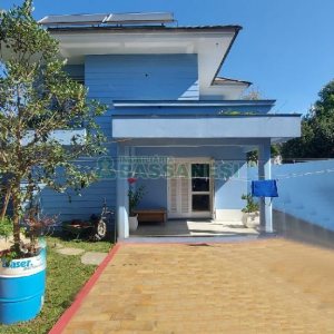 Casa Mobiliada com 500m², 5 dormitórios, 4 vagas, no bairro Sant Etiene em Caxias do Sul para Comprar